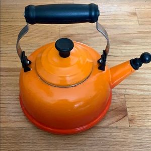 Le creuset tea pot